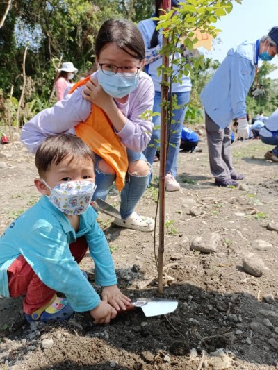 羅東林管處與自來水公司辦理『水資源  森活圈』深溝植樹贈苗活動 (4)